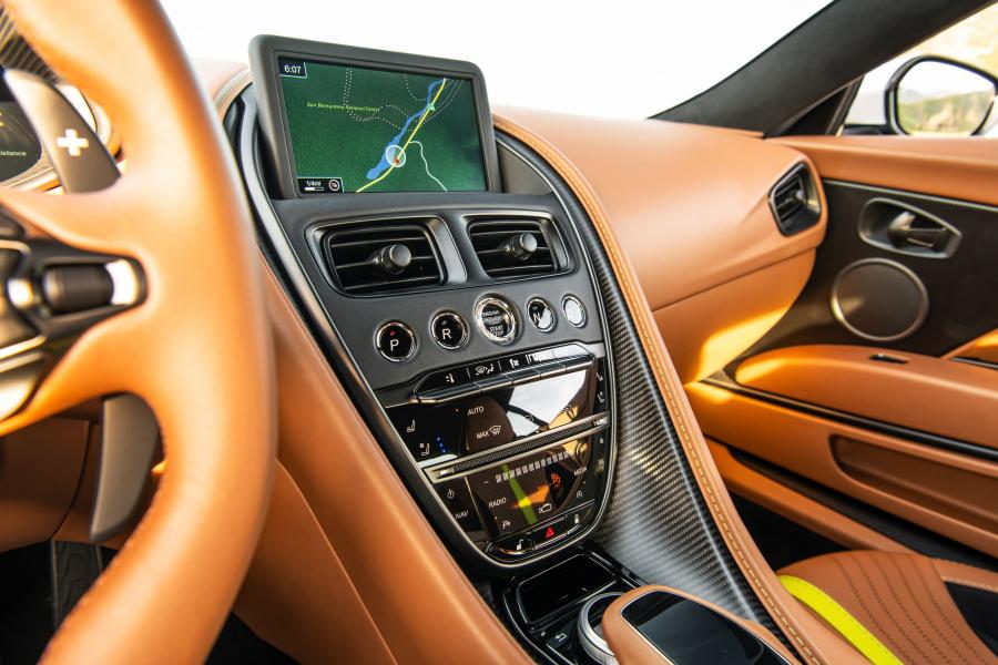 Детали интерьера Aston Martin DB11 AMR 2019 года  (NA) (фото 34 из 40)
